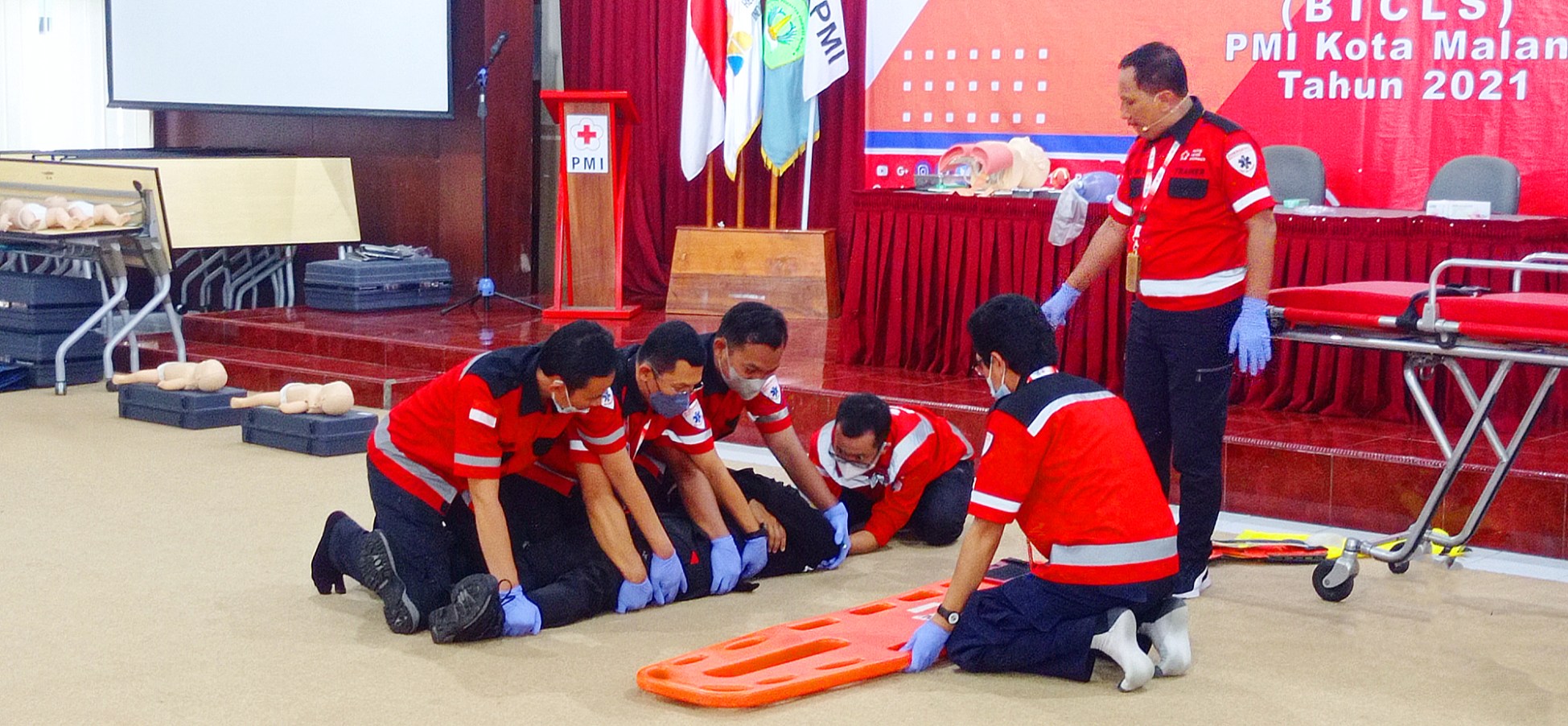 first aid diklat PMI PMR KSR relawan karawang korps Red Cross Indonesia website