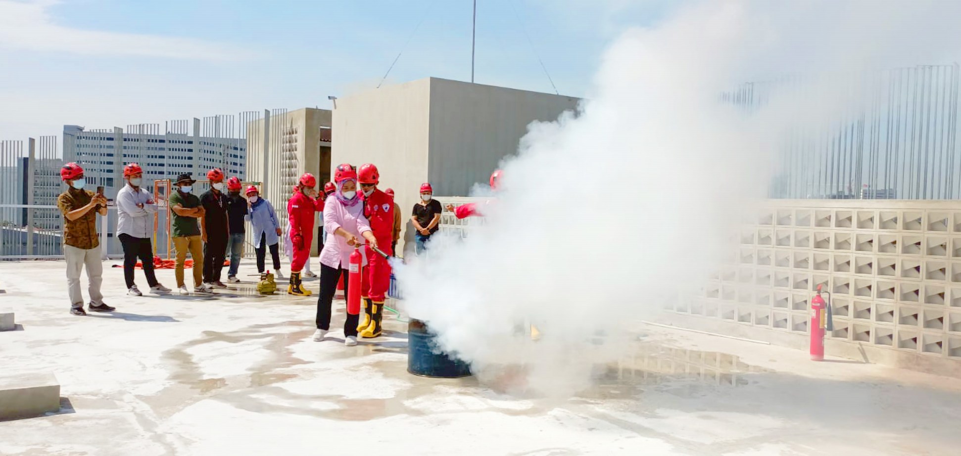 first aid fire training pelatihan kebakaran diklat PMI PMR KSR relawan karawang korps Red Cross Indonesia website